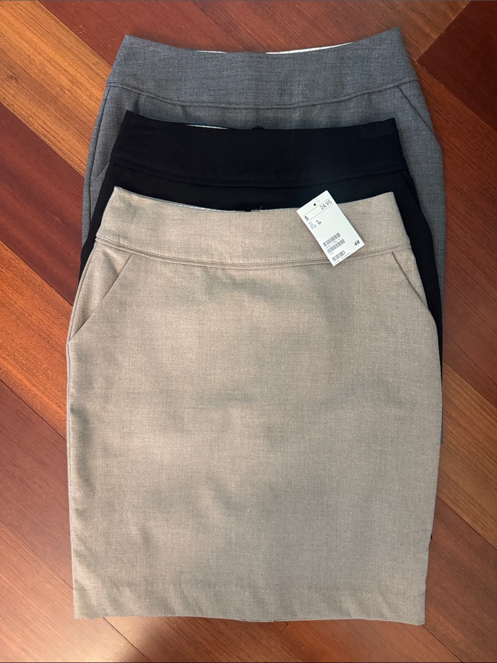 H&M: Bundle of 3 pencil skirts, size 4